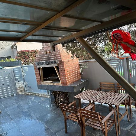 Apartment Ground Floor With Parking Erny Pula Ngoại thất bức ảnh