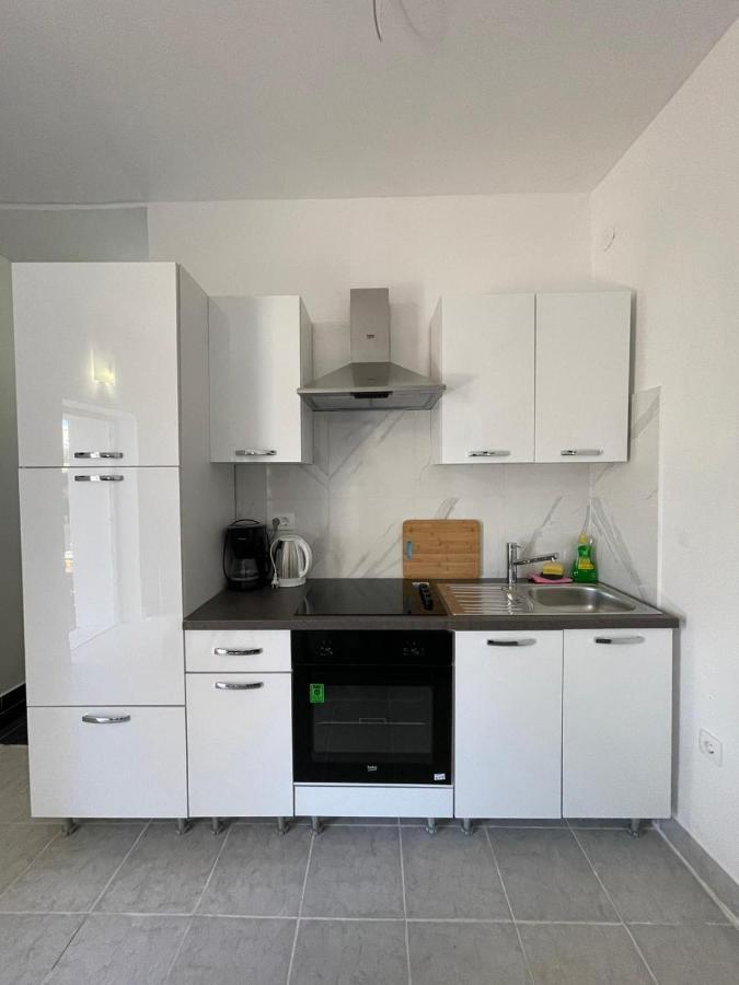 Apartment Ground Floor With Parking Erny Pula Ngoại thất bức ảnh