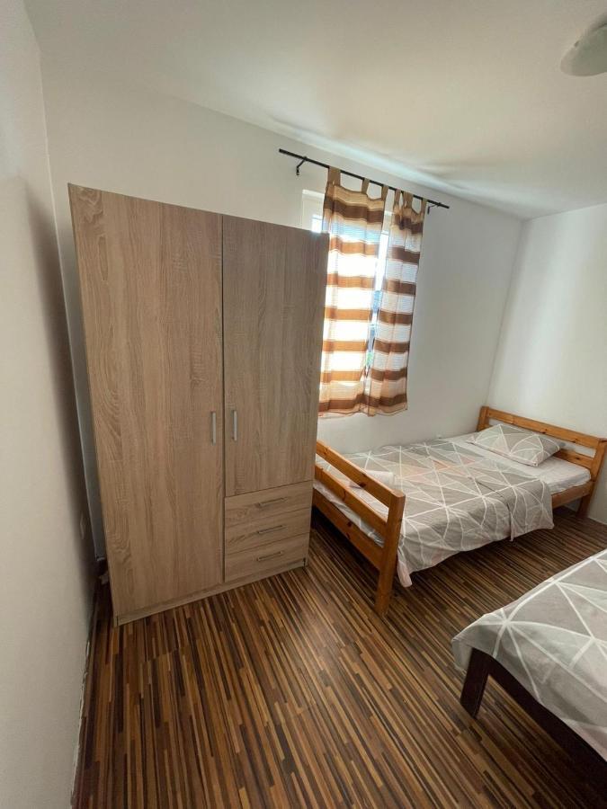 Apartment Ground Floor With Parking Erny Pula Ngoại thất bức ảnh