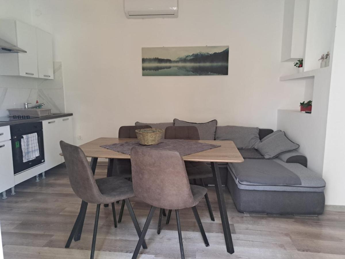 Apartment Ground Floor With Parking Erny Pula Ngoại thất bức ảnh