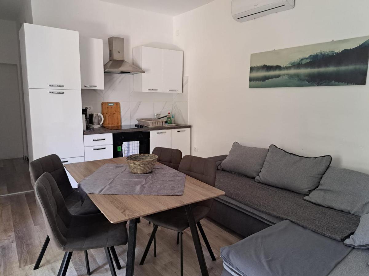 Apartment Ground Floor With Parking Erny Pula Ngoại thất bức ảnh