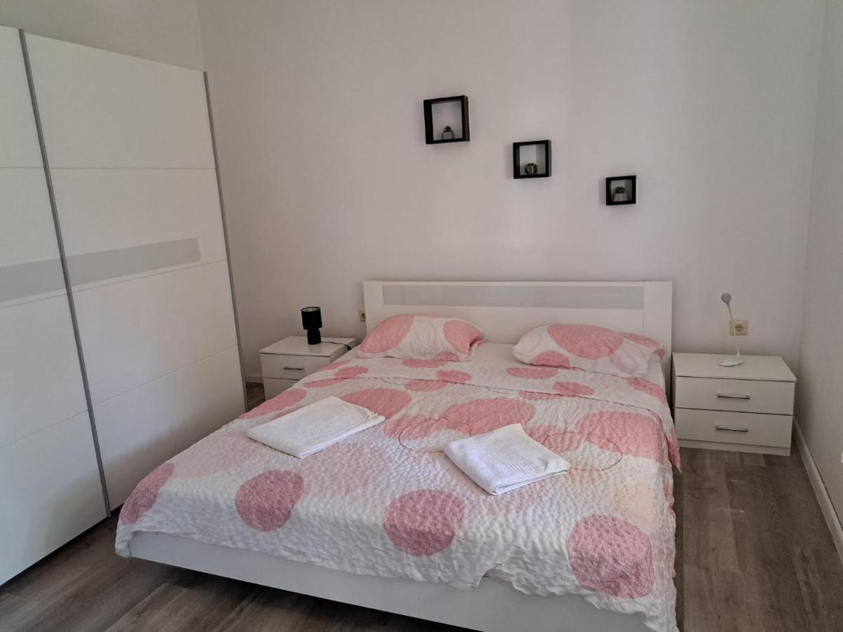 Apartment Ground Floor With Parking Erny Pula Ngoại thất bức ảnh