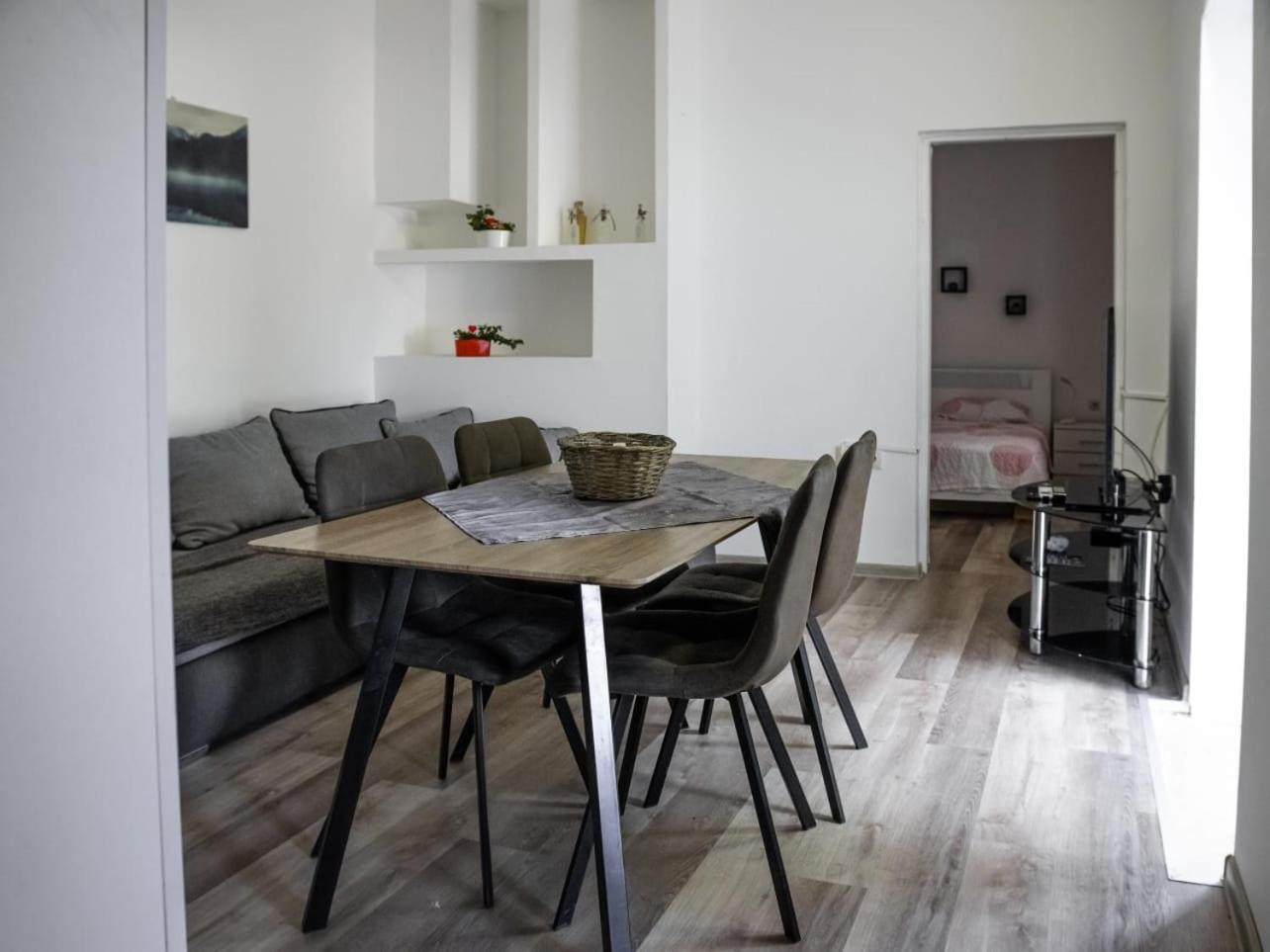 Apartment Ground Floor With Parking Erny Pula Ngoại thất bức ảnh