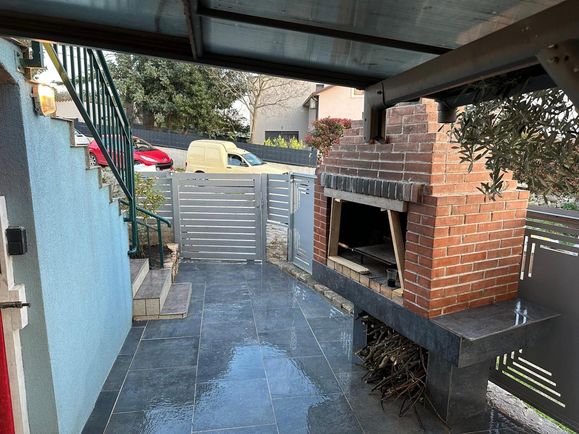 Apartment Ground Floor With Parking Erny Pula Ngoại thất bức ảnh